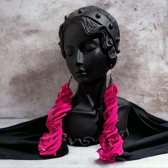 🆕MBM Magenta Swirl Tassel Earrings - Picture 4 of 4